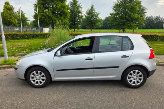 Volkswagen Golf (2004) thumbnail 3