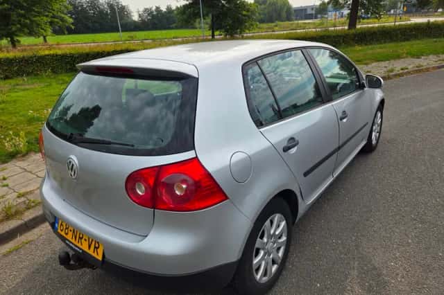 Volkswagen Golf (2004) thumbnail 4