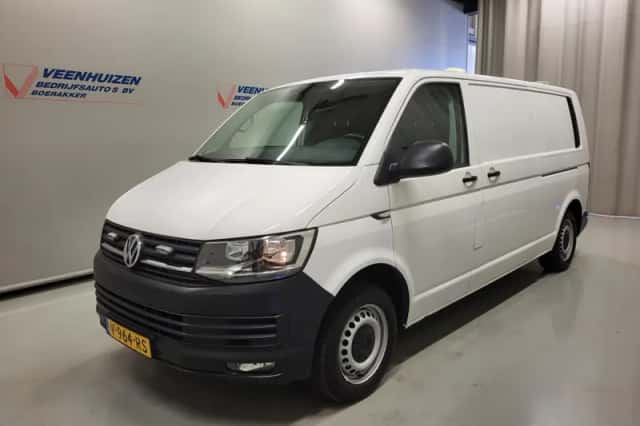 Volkswagen Transporter (2018) thumbnail 2