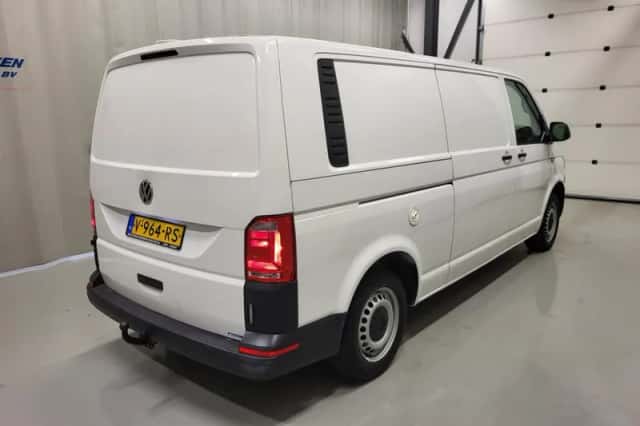 Volkswagen Transporter (2018) thumbnail 3