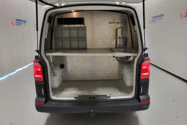 Volkswagen Transporter (2018) thumbnail 6