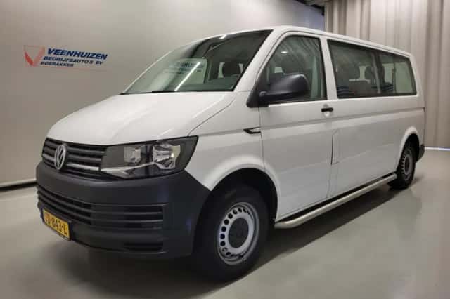 Volkswagen Transporter (2018) thumbnail 2