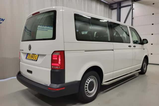 Volkswagen Transporter (2018) thumbnail 3