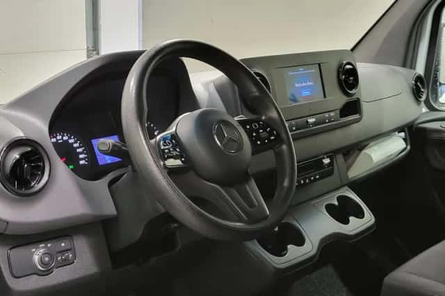 Mercedes-Benz Sprinter (2021) thumbnail 4