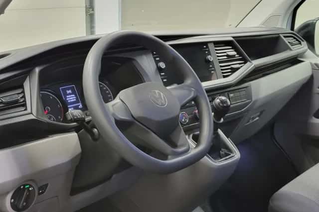 Volkswagen Transporter (2022) thumbnail 4