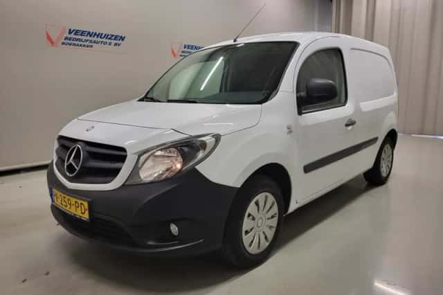 Mercedes-Benz Citan (2018) thumbnail 2
