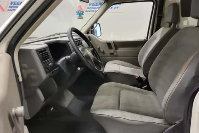 Volkswagen Transporter (1999) thumbnail 5
