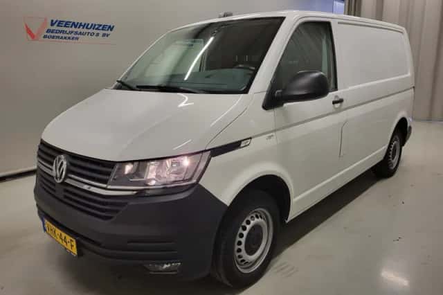 Volkswagen Transporter (2021) thumbnail 2