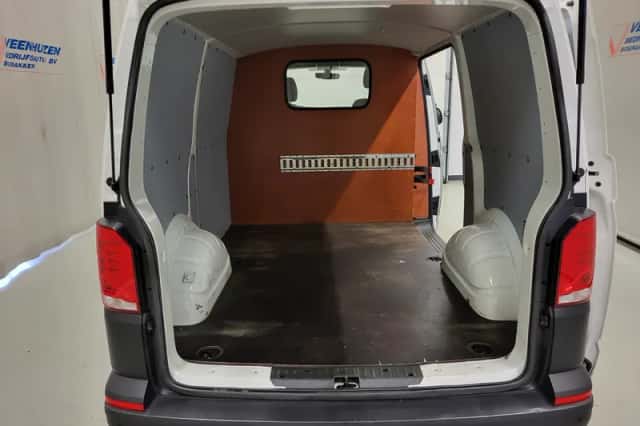 Volkswagen Transporter (2021) thumbnail 5