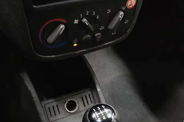 Opel Combo (2008) thumbnail 11