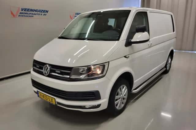Volkswagen Transporter (2018) thumbnail 2