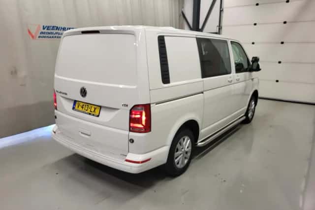 Volkswagen Transporter (2018) thumbnail 3
