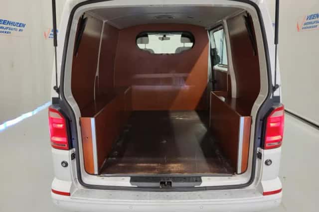 Volkswagen Transporter (2018) thumbnail 5