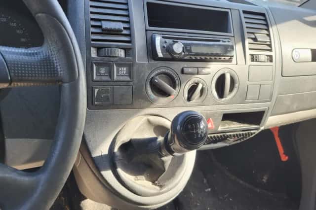 Volkswagen Transporter (2007) thumbnail 9
