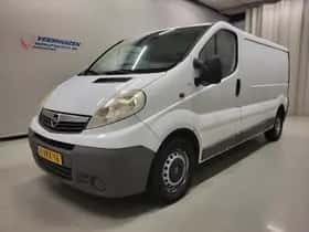 Opel Vivaro (2010) thumbnail 2