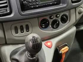 Opel Vivaro (2010) thumbnail 12