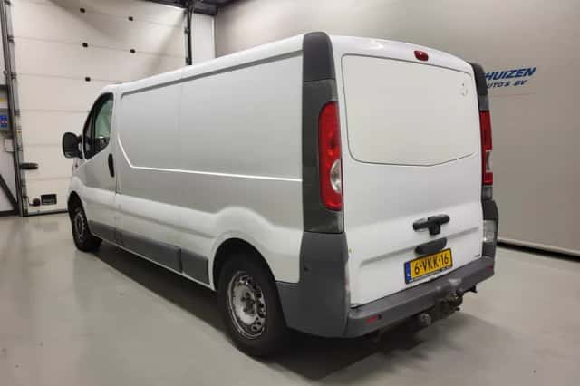 Opel Vivaro (2010) thumbnail 15
