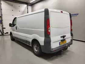 Opel Vivaro (2010) thumbnail 15