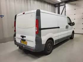 Opel Vivaro (2010) thumbnail 3