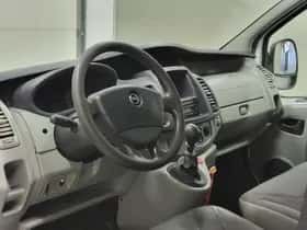 Opel Vivaro (2010) thumbnail 4