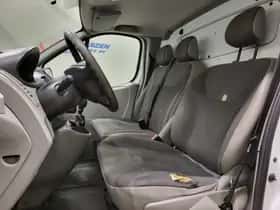 Opel Vivaro (2010) thumbnail 5