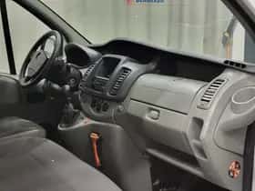 Opel Vivaro (2010) thumbnail 8