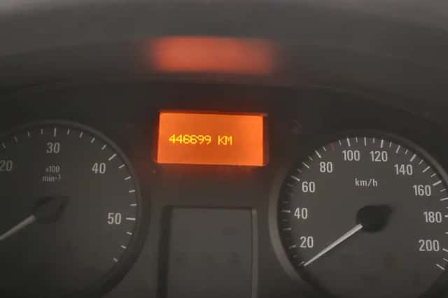 Opel Vivaro (2010) thumbnail 10