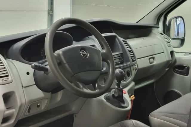 Opel Vivaro (2010) thumbnail 4