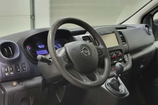 Opel Vivaro (2016) thumbnail 4