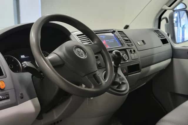 Volkswagen Transporter (2013) thumbnail 4