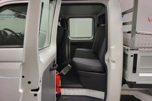 Volkswagen Transporter (2013) thumbnail 6