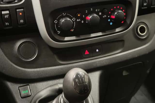 Renault Trafic (2015) thumbnail 13