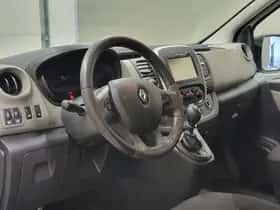 Renault Trafic (2015) thumbnail 4