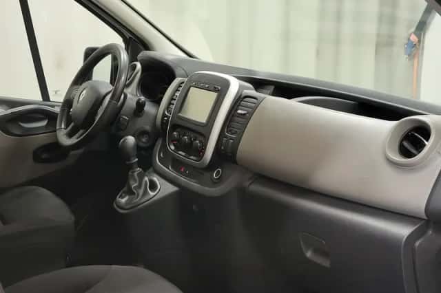 Renault Trafic (2015) thumbnail 8