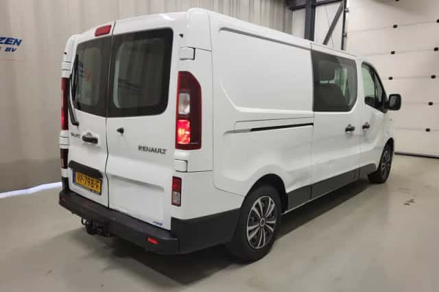 Renault Trafic (2015) thumbnail 3