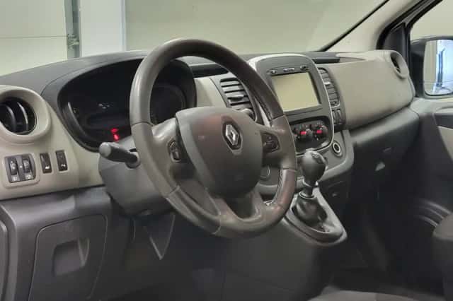 Renault Trafic (2015) thumbnail 4