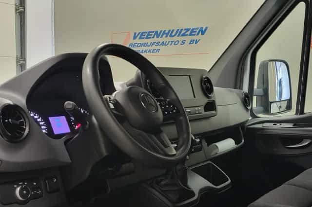 Mercedes-Benz Sprinter (2021) thumbnail 4