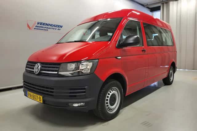 Volkswagen Transporter (2017) thumbnail 2