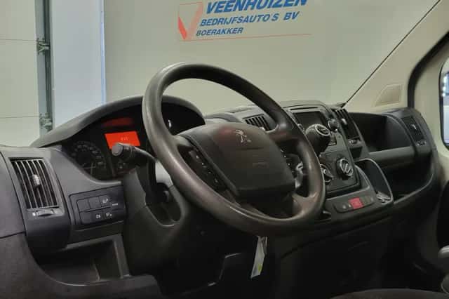 Peugeot Boxer (2015) thumbnail 4