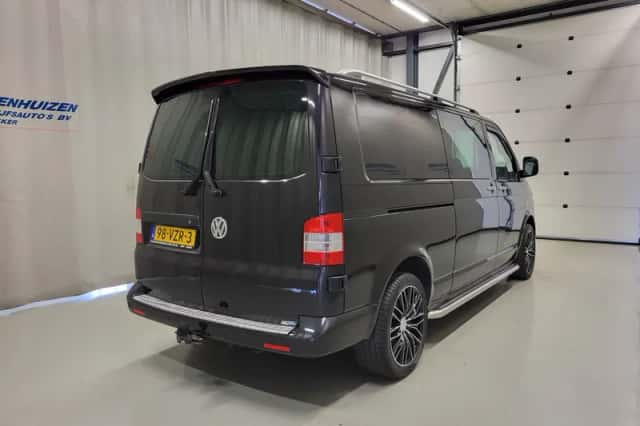 Volkswagen Transporter (2009) thumbnail 3