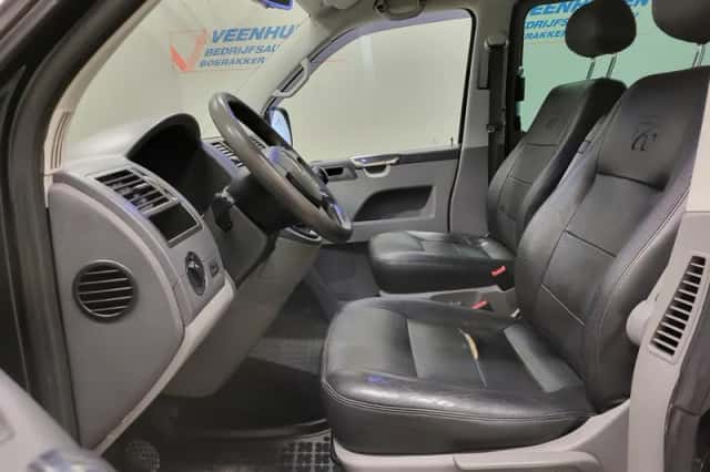 Volkswagen Transporter (2009) thumbnail 5