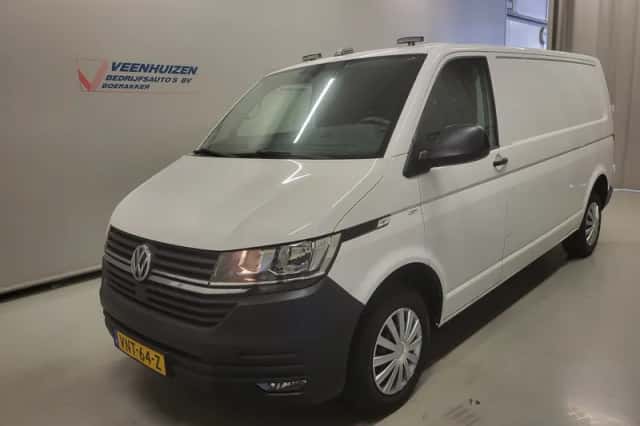 Volkswagen Transporter (2022) thumbnail 2