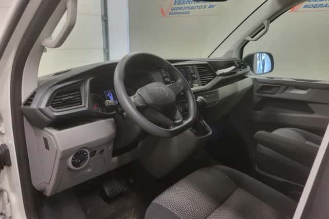 Volkswagen Transporter (2022) thumbnail 4