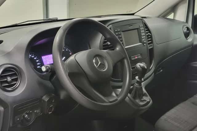 Mercedes-Benz Vito (2019) thumbnail 4