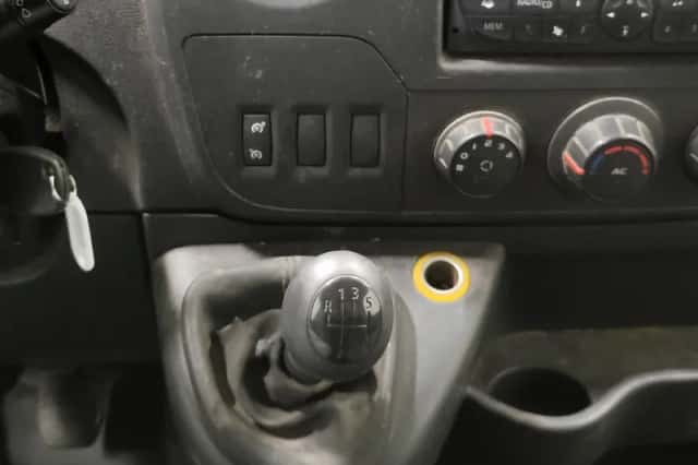 Renault Master (2010) thumbnail 12
