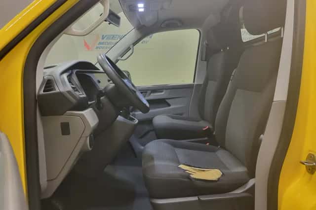 Volkswagen Transporter (2021) thumbnail 5