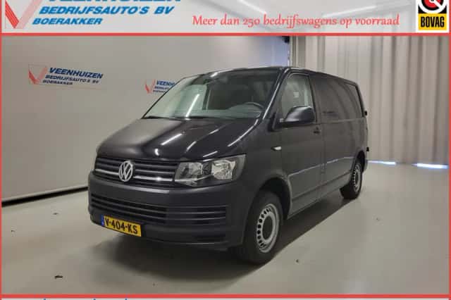 Volkswagen Transporter (2018) thumbnail 1