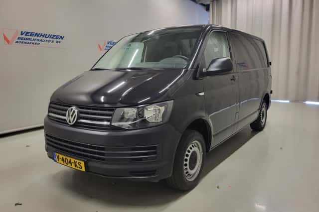 Volkswagen Transporter (2018) thumbnail 2