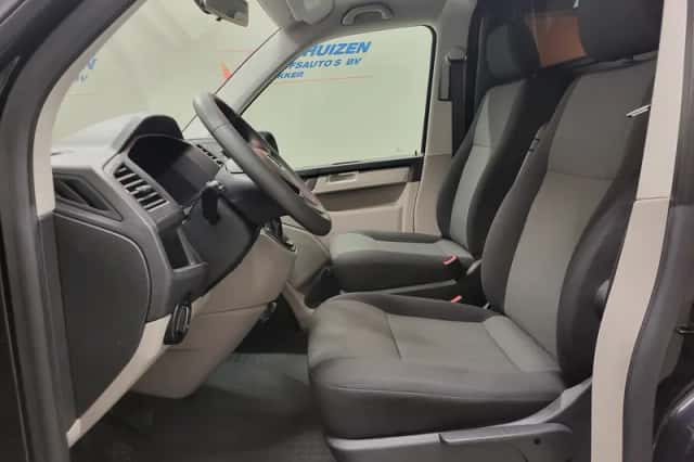 Volkswagen Transporter (2018) thumbnail 5