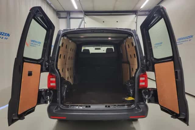 Volkswagen Transporter (2018) thumbnail 6